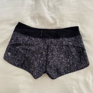 Black Dot Lululemon Speed Short - size 6
